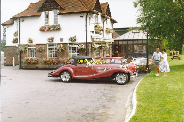 Photo 6"x4" The Pelican, Addlestone Addlestone c1990
