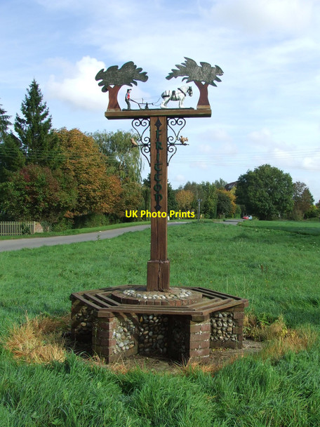 Photo 6"x4" Village Sign And Seat Fritton\/TM2292 c2010