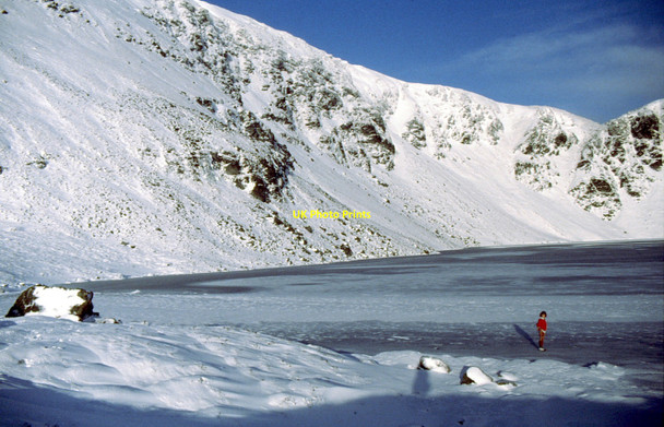 Photo 6"x4" Snow on the screes above frozen Loch Brandy Clova\/NO3273 c1993