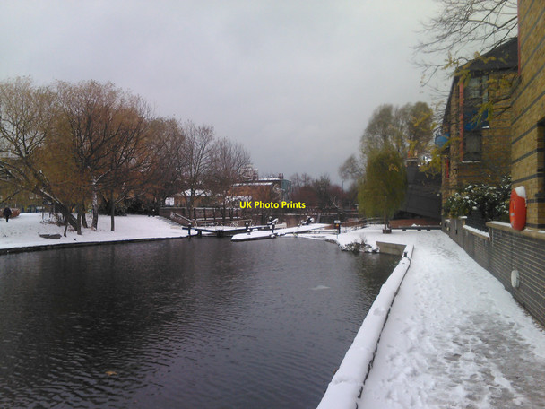 Photo 6"x4" Mile End Lock Bow\/TQ3682 c2010