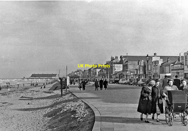 Photo 6"x4" Redcar: the Promenade Redcar\/NZ6124 c1955