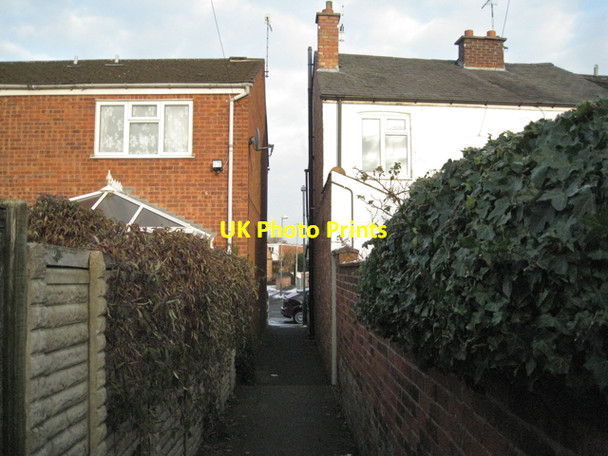 Photo 6"x4" Pickard Street-Avon Street footpath Warwick c2010