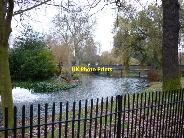 Photo 6"x4" The bridge over the boating lake in Regent's Park Marylebone\/TQ2881 c2010