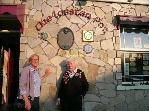 Photo 6"x4" The Lobster Pot, Burtonport Burtonport c2008