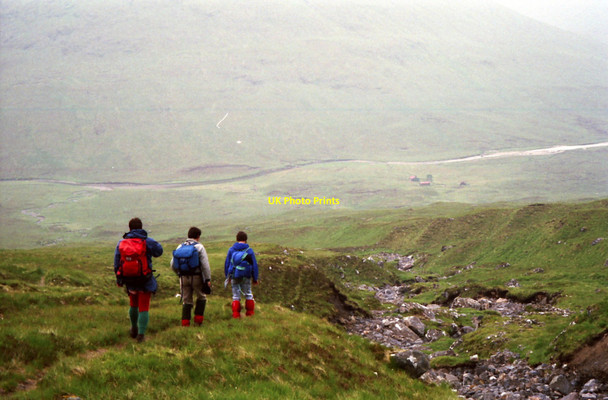Photo 6"x4" Heading for Alltbeithe Youth Hostel Allt Coire na Cloiche\/NH0821 c1990
