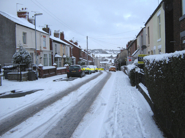 Photo 6"x4" A wintry Albert Street Biddulph c2010
