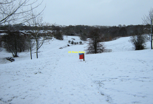 Photo 6"x4" A snowy valley Biddulph c2010