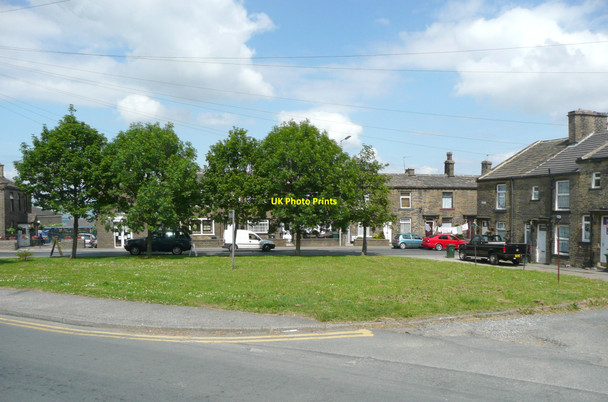 Photo 6"x4" The green between Chapel Street and Albert Road, Queensbury Queensbury\/SE0930 c2010