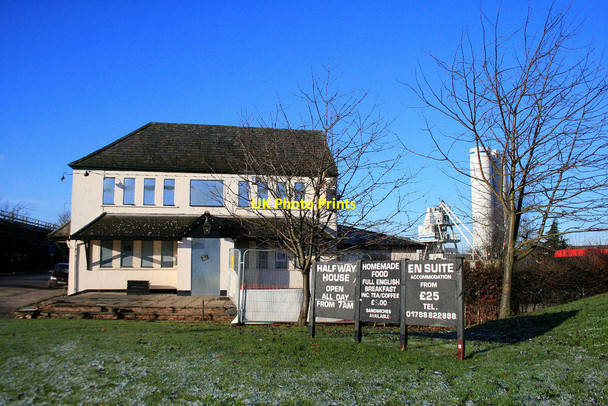 Photo 6"x4" The Halfway House halfway to dereliction Barby Nortoft c2010