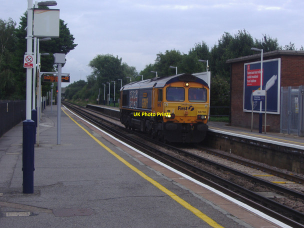 Photo 6"x4" Train at Egham station Egham c2008