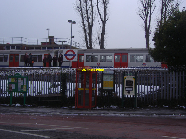 Photo 6"x4" Train at Rickmansworth station Rickmansworth c2009