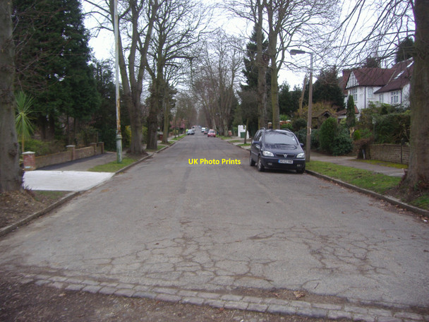 Photo 6"x4" The Avenue, Hatch End Pinner c2008