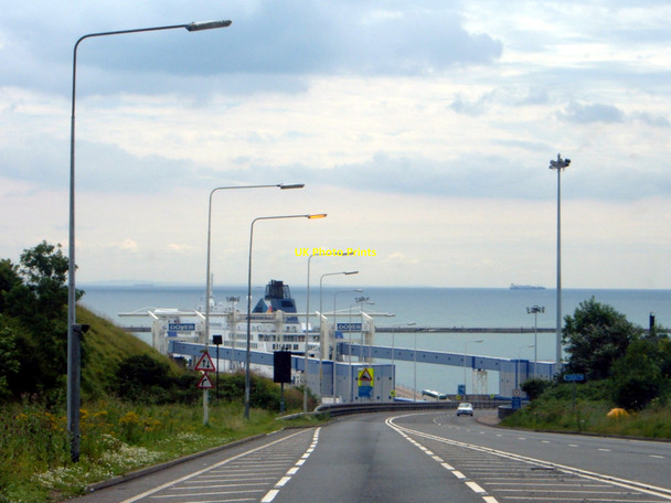 Photo 6"x4" Dover, Eastern Docks Dover\/TR3141 c2007