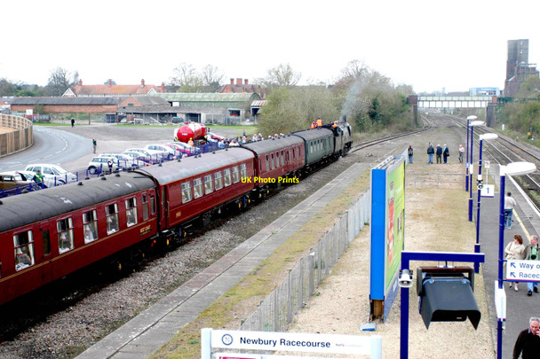 Photo 6"x4" Newbury Racecourse Station, Berkshire Newbury\/SU4767 c2009