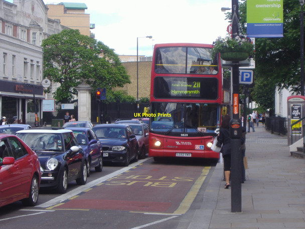 Photo 6"x4" 211 bus outside Fulham Town Hall Fulham c2008