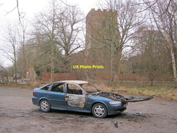 Photo 6"x4" Burnt out car Church Wilne c2011