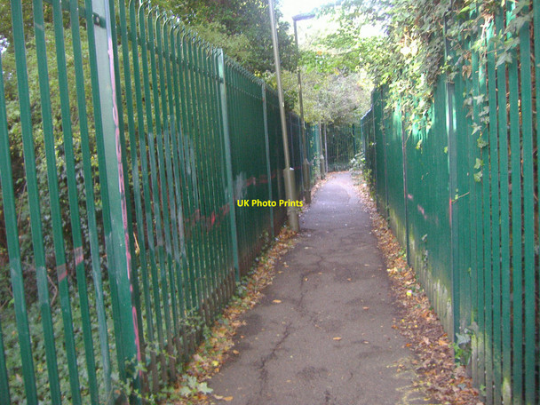 Photo 6"x4" Footpath from The Fairway to Stoneyfields Park Edgware c2008