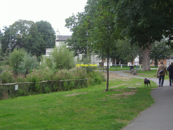 Photo 6"x4" Barnes village green Barnes c2008