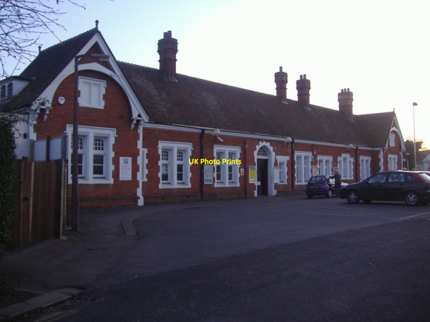 Photo 6"x4" Farncombe station building Godalming c2008