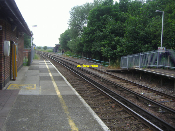 Photo 6"x4" Upper Halliford station platform Sunbury c2008