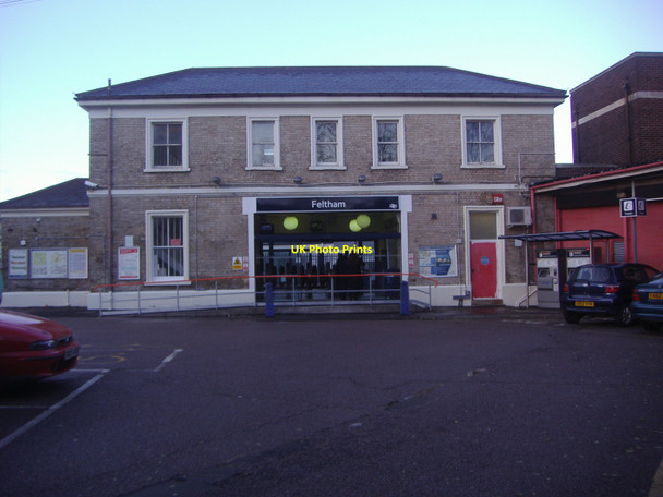 Photo 6"x4" Feltham station Feltham\/TQ1073 c2008