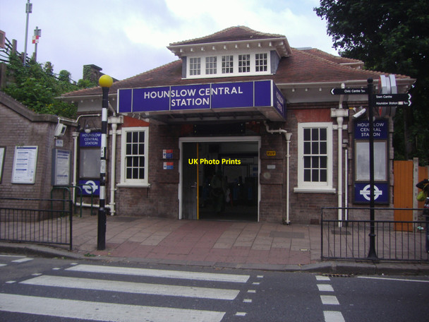 Photo 6"x4" Hounslow Central Tube station Hounslow c2008