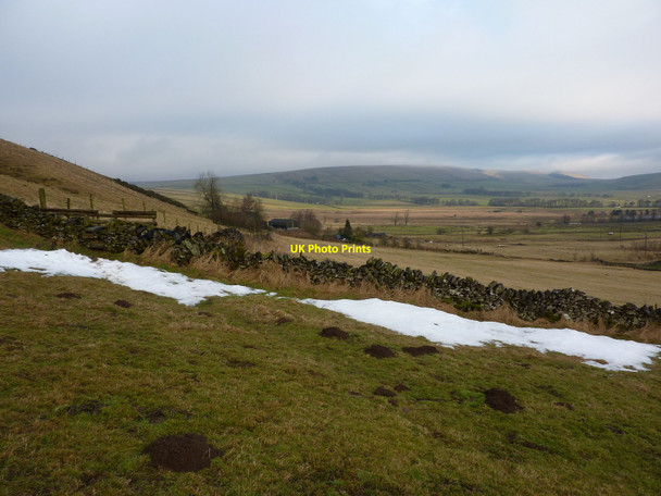 Photo 6"x4" Rushup Farm and some remaining snow Perryfoot c2011