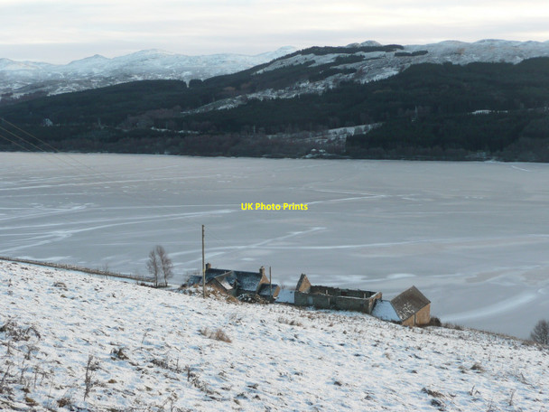 Photo 6"x4" Frozen Loch Tummel Tressair c2011