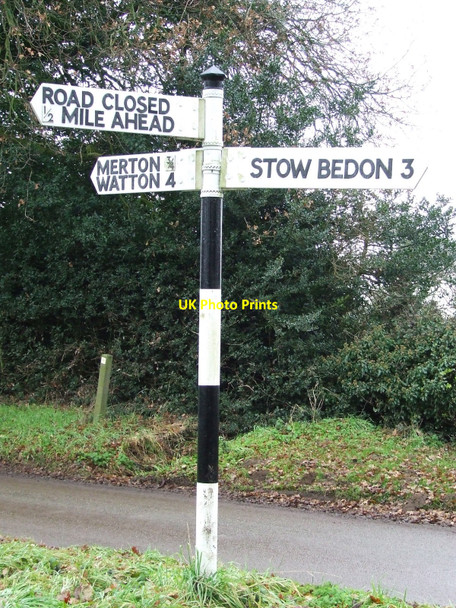 Photo 6"x4" Road Signpost Pockthorpe\/TL9196 c2011