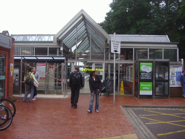 Photo 6"x4" Weybridge station entrance Weybridge c2008