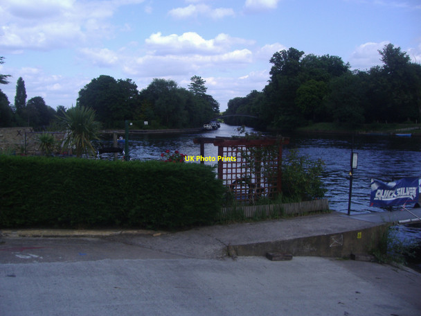 Photo 6"x4" River Thames from Ferry Lane, Shepperton Weybridge c2009