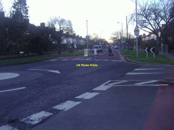 Photo 6"x4" Mini Roundabout on Park Road Kingston-Upon-Thames Kingston Upon Thames c2011