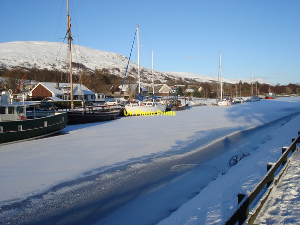 Photo 6"x4" The Caledonian Canal frozen Benavie c2010