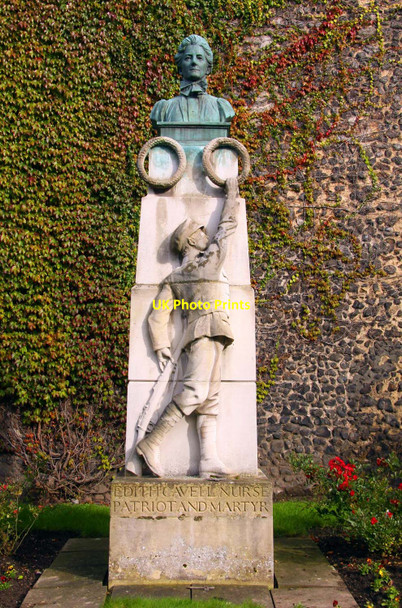 Photo 6"x4" The Edith Cavell Memorial on Tombland Norwich c2010