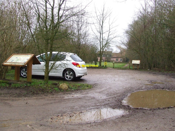 Photo 6"x4" Car Park Stow Bedon c2011