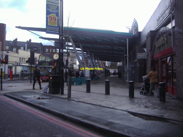 Photo 6"x4" Finsbury Park bus stand Islington\/TQ3184 c2009