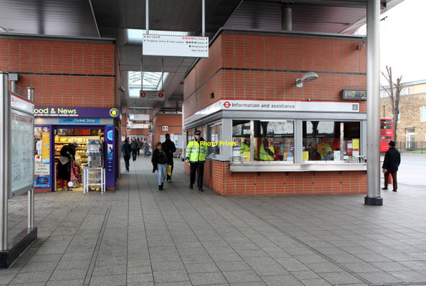 Photo 6"x4" Walthamstow Bus Station Walthamstow c2011 P1