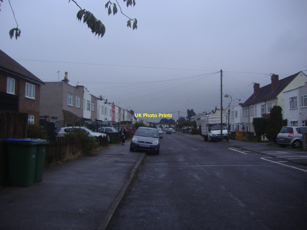 Photo 6"x4" Eastcote Avenue, West Molesey Walton-on-Thames c2009