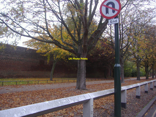 Photo 6"x4" Hampton Court Road Surbiton c2008