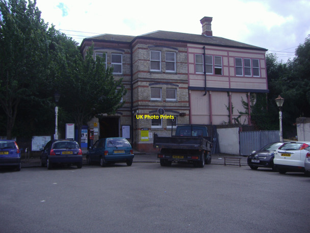 Photo 6"x4" Hanwell station Ealing c2008