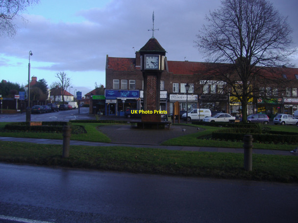 Photo 6"x4" Northolt village green and clock Northolt c2009
