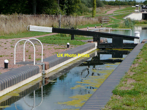 Photo 6"x4" Lock No 6 on the Droitwich Junction Canal Droitwich c2010