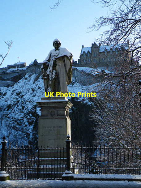 Photo 6"x4" Statue and Castle Edinburgh c2011