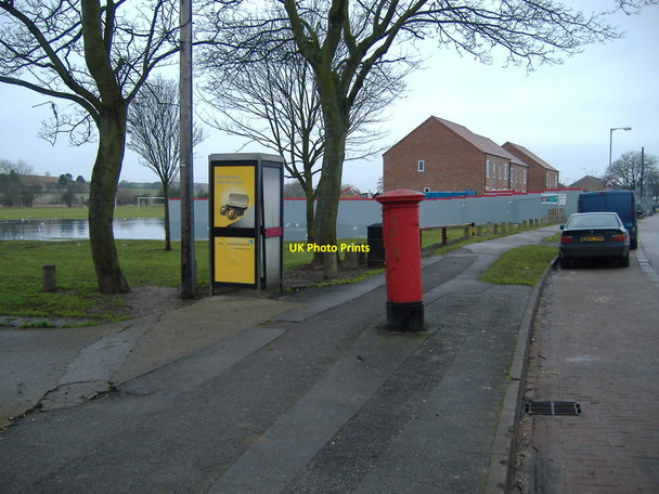 Photo 6"x4" Phonebox and postbox on Gypsey Road, Bridlington Bridlington c2011
