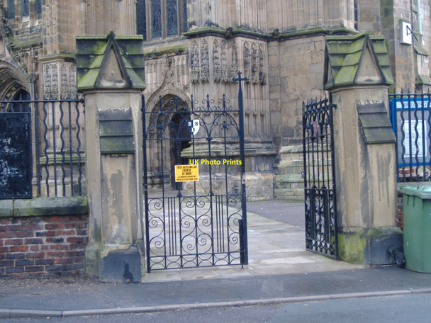 Photo 6"x4" Entrance gate, Bridlington Priory Bridlington c2011