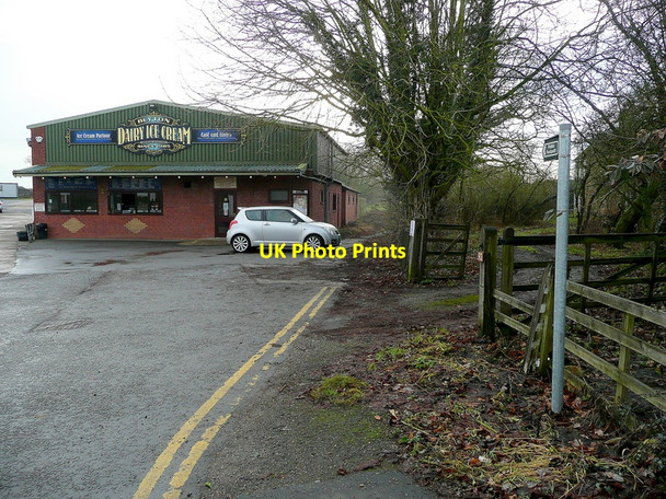 Photo 6"x4" Blyton Dairy Ice Cream shop Blyton c2011