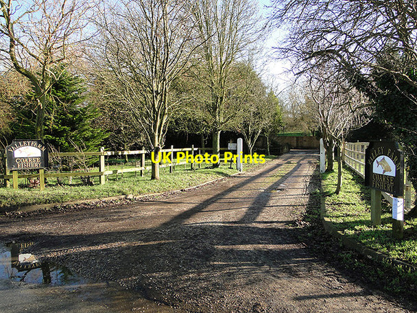 Photo 6"x4" Entrance to Valley Farm fishery Walpole\/TM3674 c2011