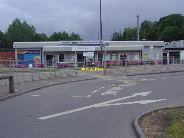 Photo 6"x4" Elstree & Borehamwood station Borehamwood c2008