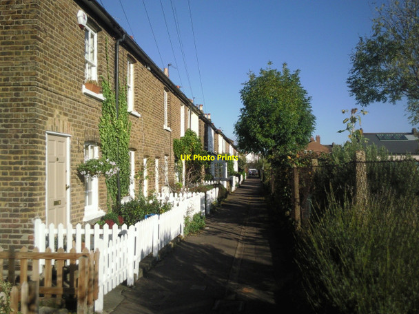 Photo 6"x4" Railway Side, Barnes Barnes c2010