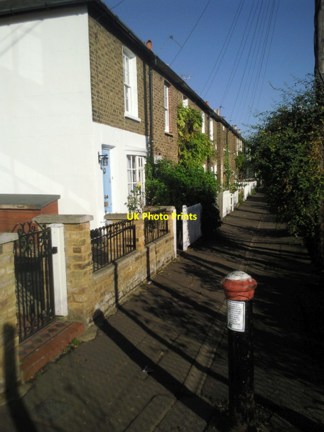 Photo 6"x4" Railway Side, Barnes Barnes c2010 P1